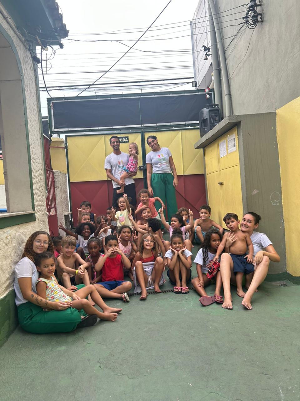 Crianças em atividade na Semente do Amanhã